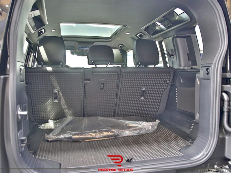 Land Rover Defender X-DYNAMIC 110 SE P400 AWD 2024 Local Registration + 10%