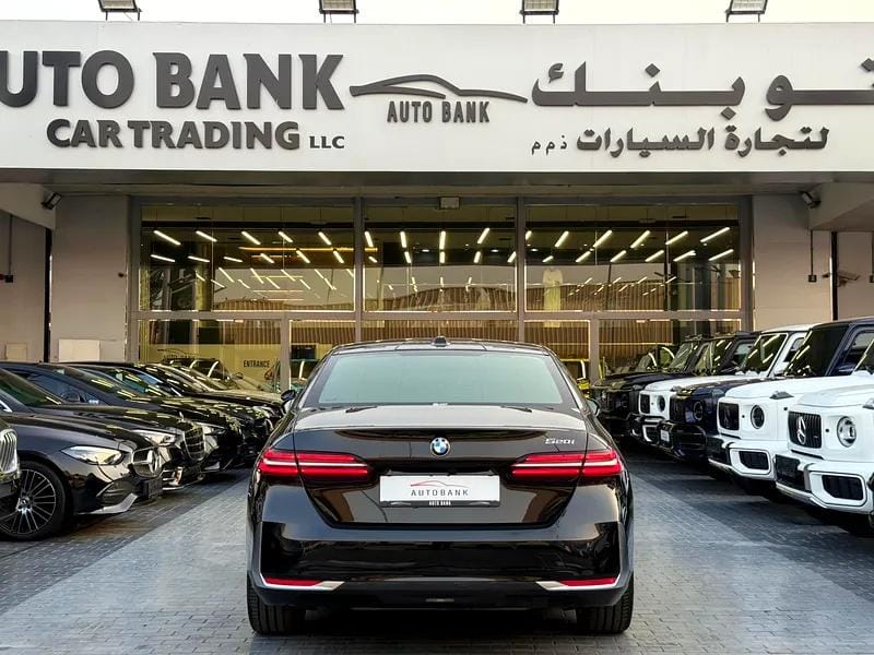 2024 BMW 5-Series 520i