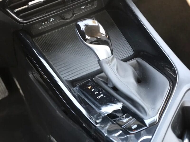 2025 MG MG5 Deluxe Blac 3-Cylinder Engine GCC