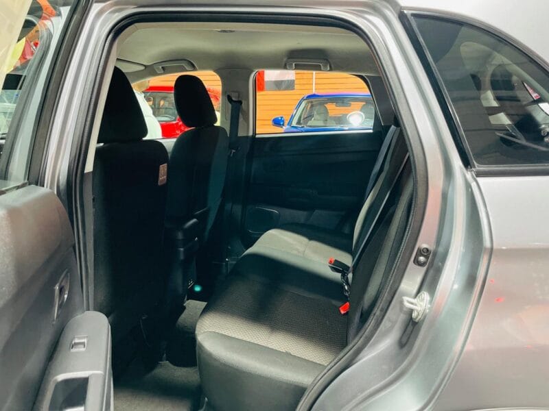 Mitsubishi ASX Gray 2022