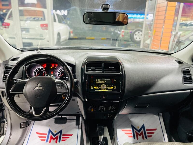 Mitsubishi ASX Gray 2022