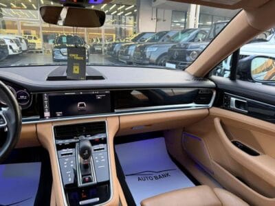 2018 Porsche Panamera Standard