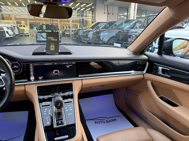 2018 Porsche Panamera Standard