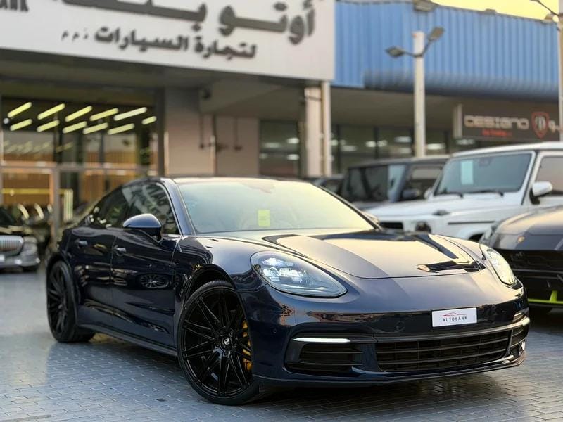 2018 Porsche Panamera Standard