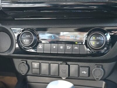 2025 Toyota Hilux SR5