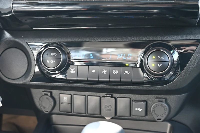 2025 Toyota Hilux SR5