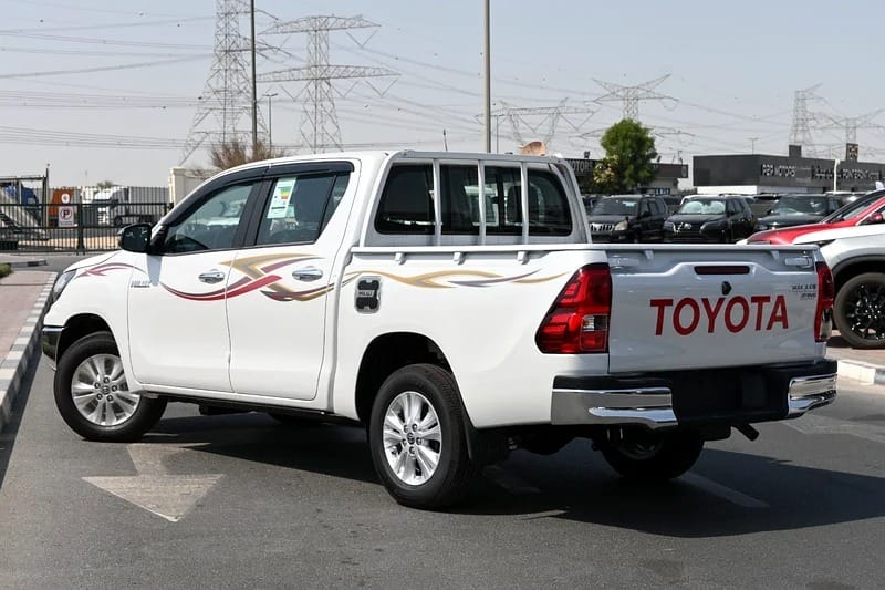 2025 Toyota Hilux SR5