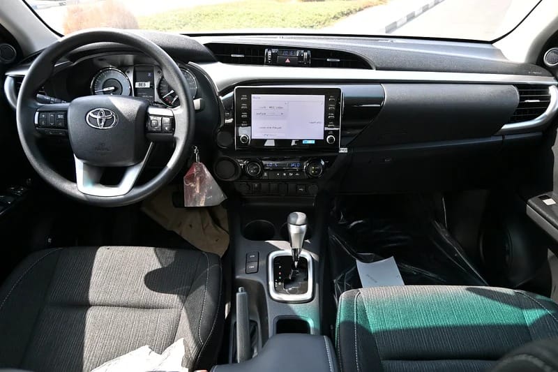 2025 Toyota Hilux SR5