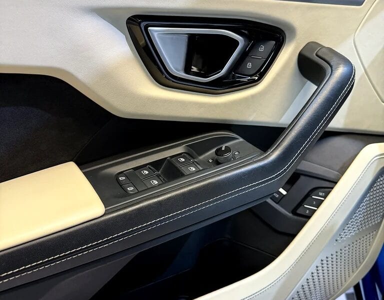 2020 Lamborghini Urus Standard