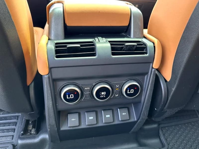 2020 Land Rover Defender 110 SE