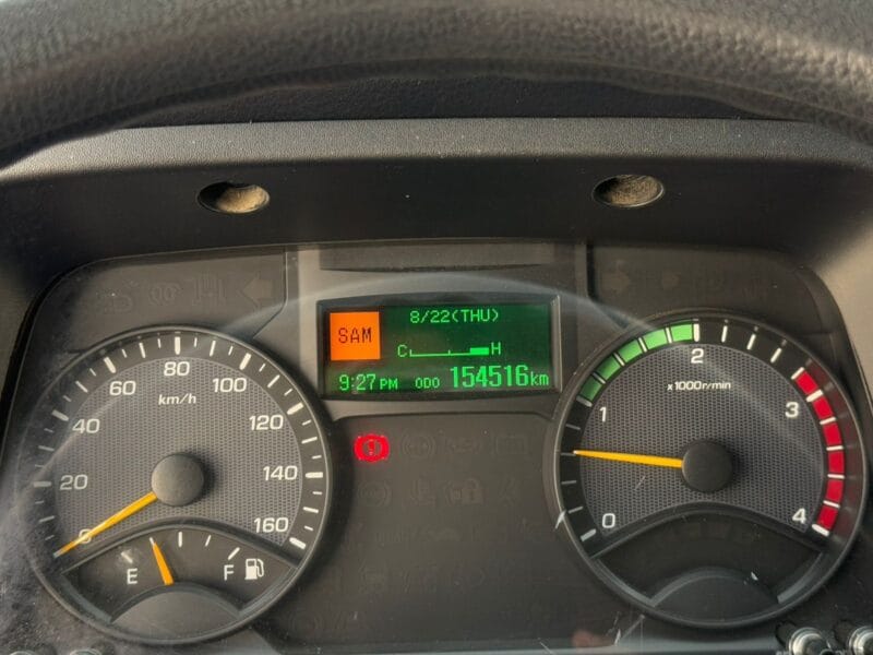 2019 Mitsubishi Canter Box White 4-Cylinder Engine