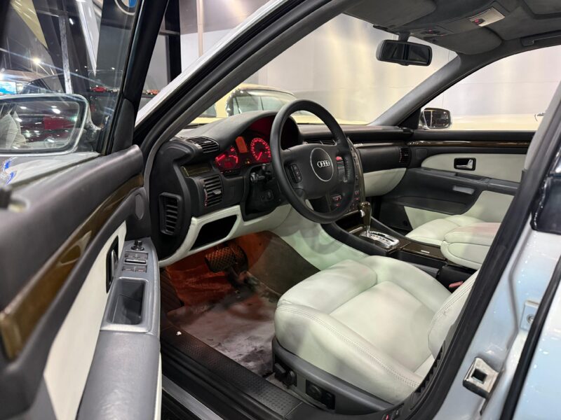 2001 Audi S8