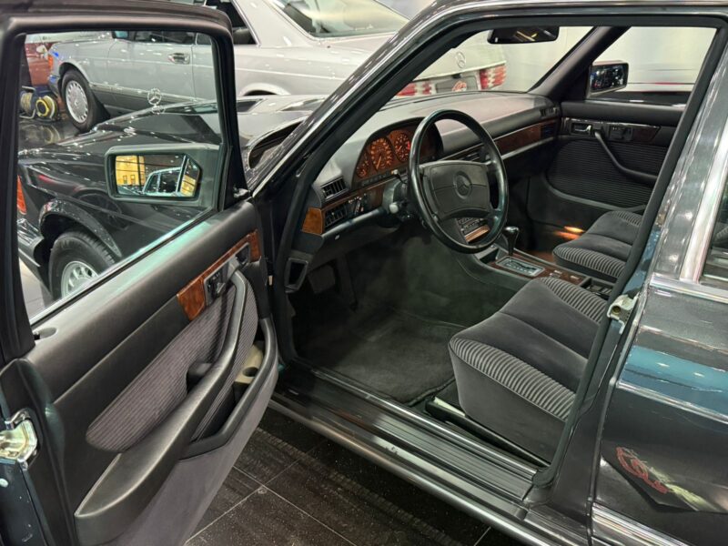 1991 Mercedes-Benz 560 SEL