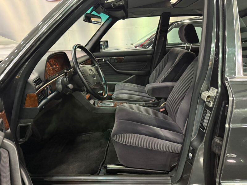 1991 Mercedes-Benz 560 SEL