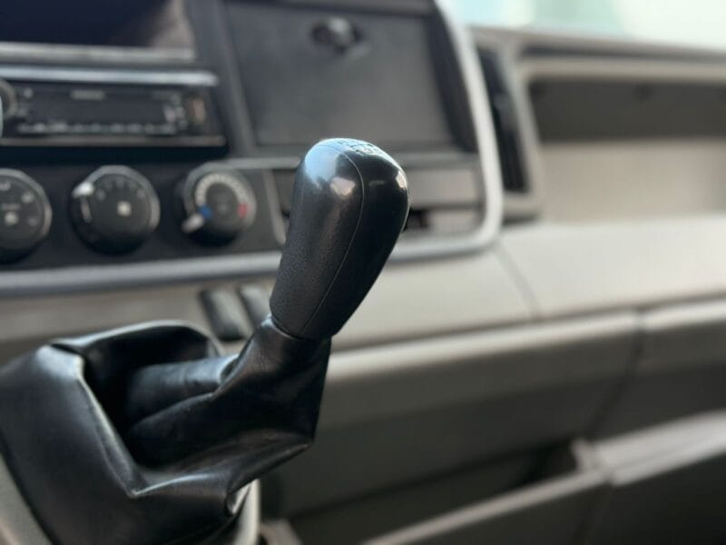 2019 Mitsubishi Canter Box White 4-Cylinder Engine