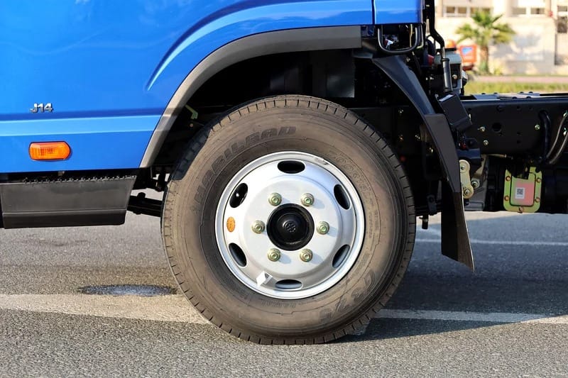 2025 Tova J14 Other 6-cylinders Engine RWD