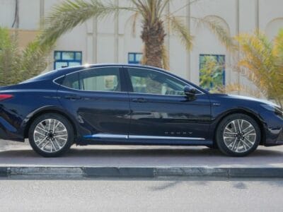 2025 Toyota Camry Lumiere 2.5L 4-Cylinder A/T Hybrid (Blue-Tan)