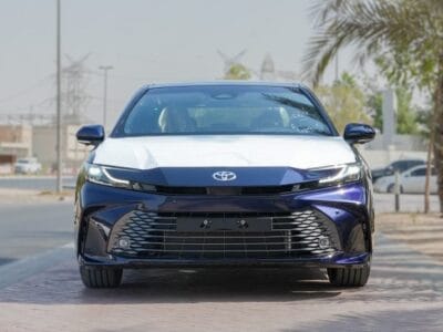 2025 Toyota Camry Lumiere 2.5L 4-Cylinder A/T Hybrid (Blue-Tan)