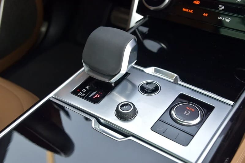 2022 Land Rover Range Rover Autobiography 8-Cylinder Engine