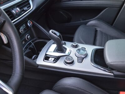 ALFA ROMEO STELVIO VELOCE 2.0L AWD SUV Model 2023