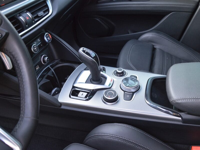 ALFA ROMEO STELVIO VELOCE 2.0L AWD SUV Model 2023