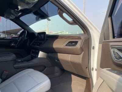 2023 Chevrolet Suburban SUV GCC Specs 8-Cylinders