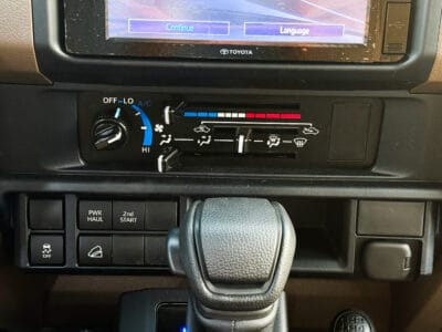 2025 Toyota Land Cruiser Pickup LC79 Double Cab White