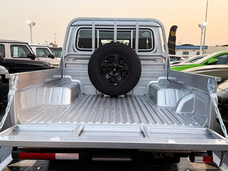 2025 Toyota Land Cruiser Pickup LC79 Double Cab White