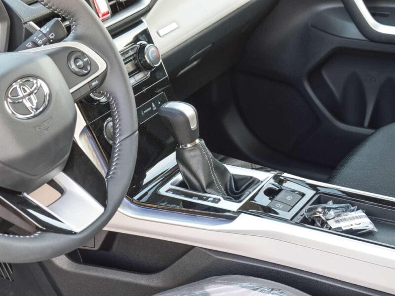 TOYOTA VELOZ 1.5L 2025 4-Cylinder Engine - WHITE