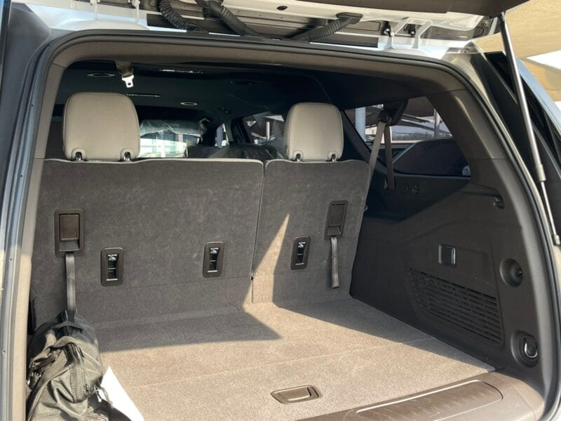 2023 Chevrolet Suburban SUV GCC Specs 8-Cylinders