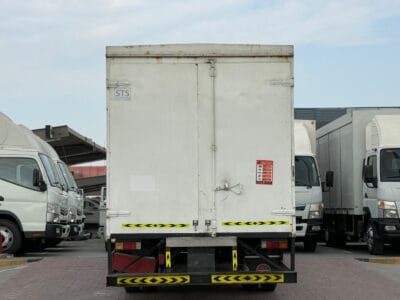 2019 Mitsubishi Canter Box White 4-Cylinder Engine