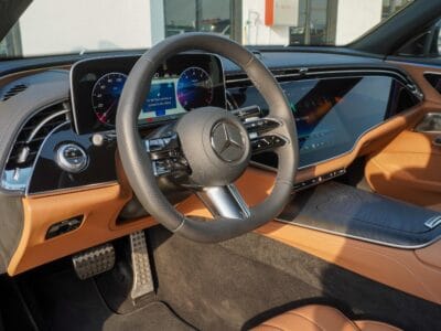 2025 Mercedes-Benz E300 4MATIC in Obsidian Black