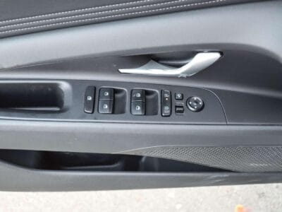 HYUNDAI ELANTRA 2025 - WHITE 4-Cylinder Engine