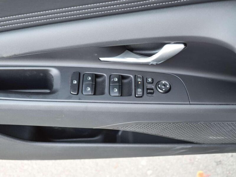 HYUNDAI ELANTRA 2025 - WHITE 4-Cylinder Engine