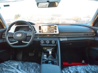 HYUNDAI ELANTRA 2025 - BLACK 4-Cylinder Engine