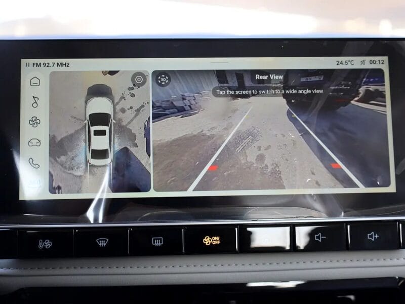 2025 MG MG5 Deluxe Blac 3-Cylinder Engine GCC