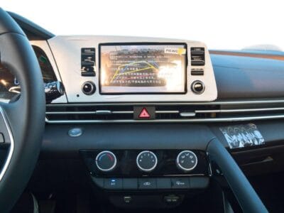 HYUNDAI ELANTRA 2025 - WHITE 4-Cylinder Engine