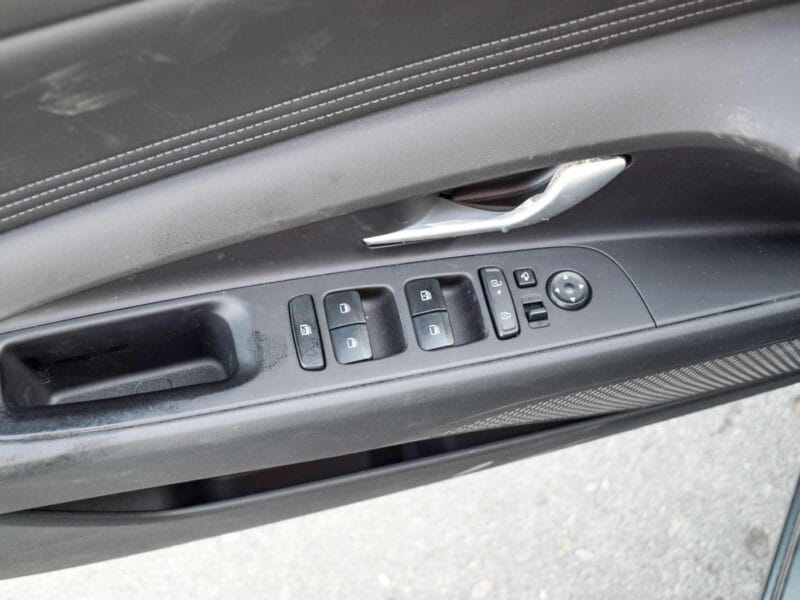 HYUNDAI ELANTRA 2025 - BLACK 4-Cylinder Engine