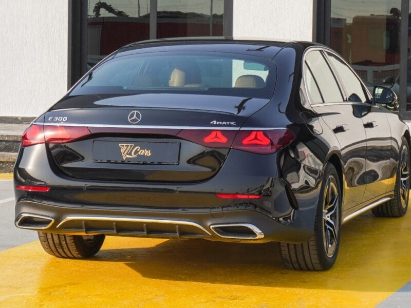 2025 Mercedes-Benz E300 4MATIC in Obsidian Black
