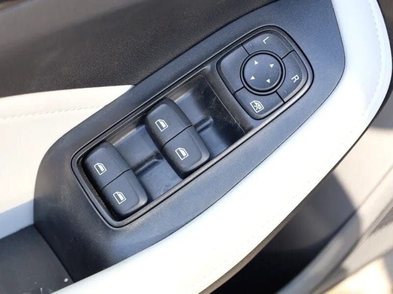 2025 MG MG5 Deluxe Blac 3-Cylinder Engine GCC