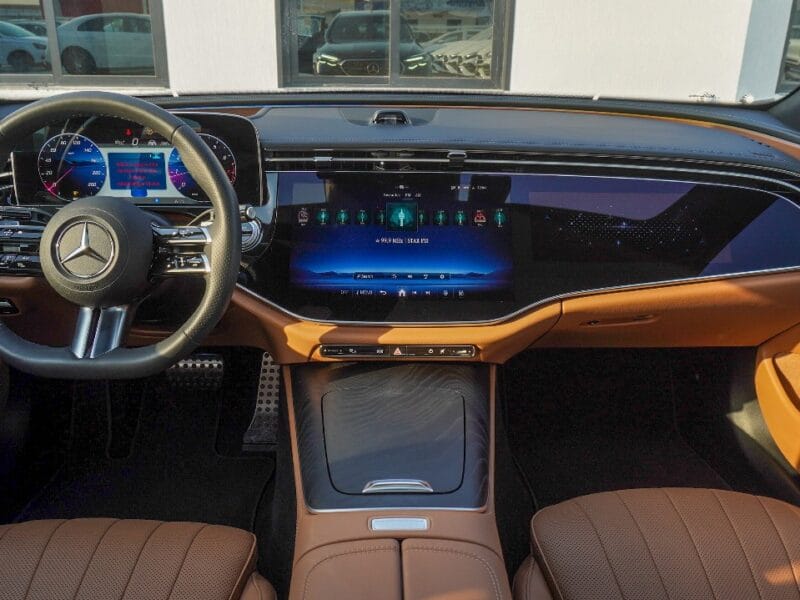 2025 Mercedes-Benz E300 4MATIC in Obsidian Black