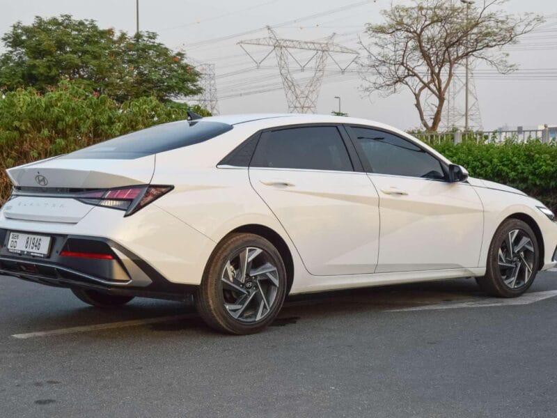 HYUNDAI ELANTRA 2025 - WHITE (2) 4-Cylinder Engine