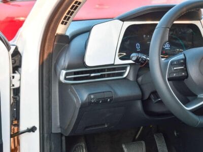 HYUNDAI ELANTRA 2025 - WHITE (2) 4-Cylinder Engine