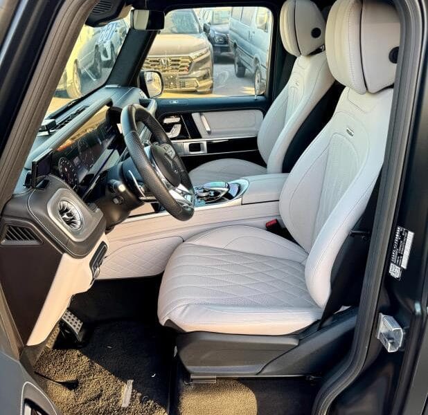 MERCEDES-BENZ G 63 AMG BLACK-WHITE 2022 A/T Petrol