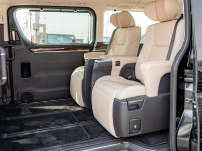 2025 Toyota Granvia 3.5L Premium AT Petrol