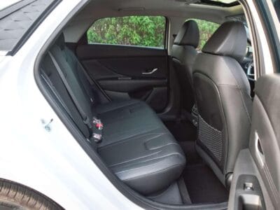 HYUNDAI ELANTRA 2025 - WHITE (2) 4-Cylinder Engine