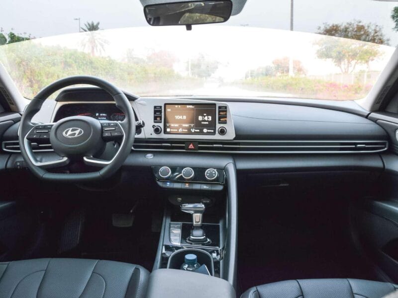 HYUNDAI ELANTRA 2025 - WHITE (2) 4-Cylinder Engine