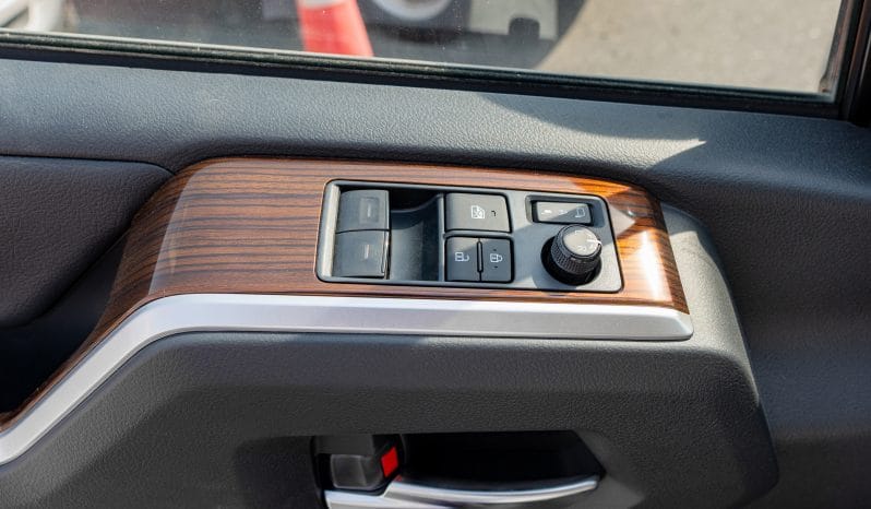 2025 Toyota Granvia 3.5L Premium AT Petrol