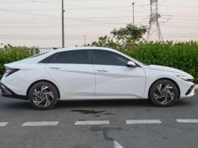 HYUNDAI ELANTRA 2025 - WHITE (2) 4-Cylinder Engine