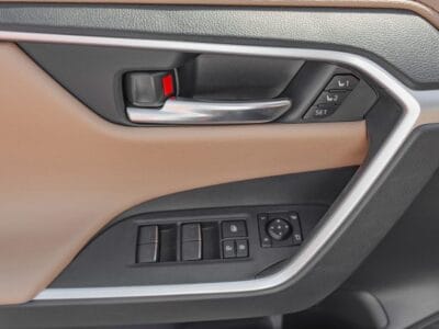 2025 Toyota Rav 4 Limited 2.5L AT Hybrid (Black)